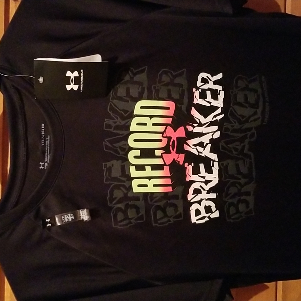 Under armour tshirt - Picture 2 of 3